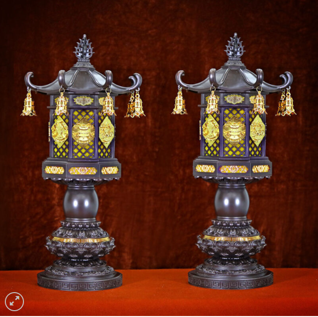 So sánh đèn thờ đồng thau khảm vàng và đèn thờ đồng đỏ khảm vàng